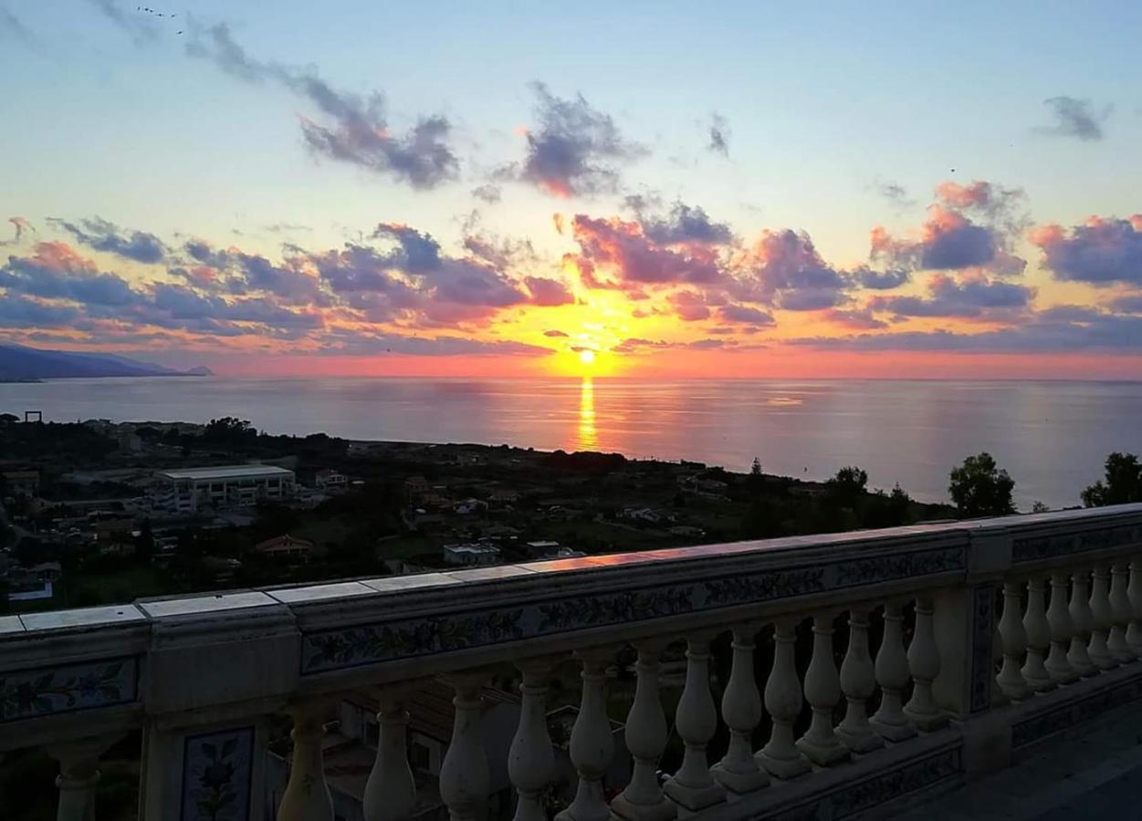 Casa Vacanze Fede Santo Stefano di Camastra Exteriör bild